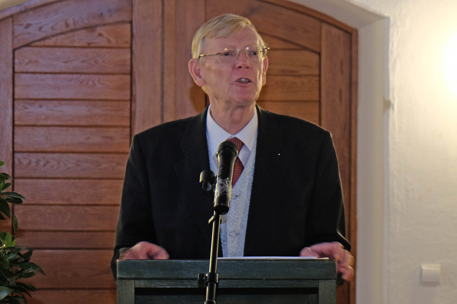 Das Foto zeigt den Kulturpreisträger Dr. Johannes Laschinger