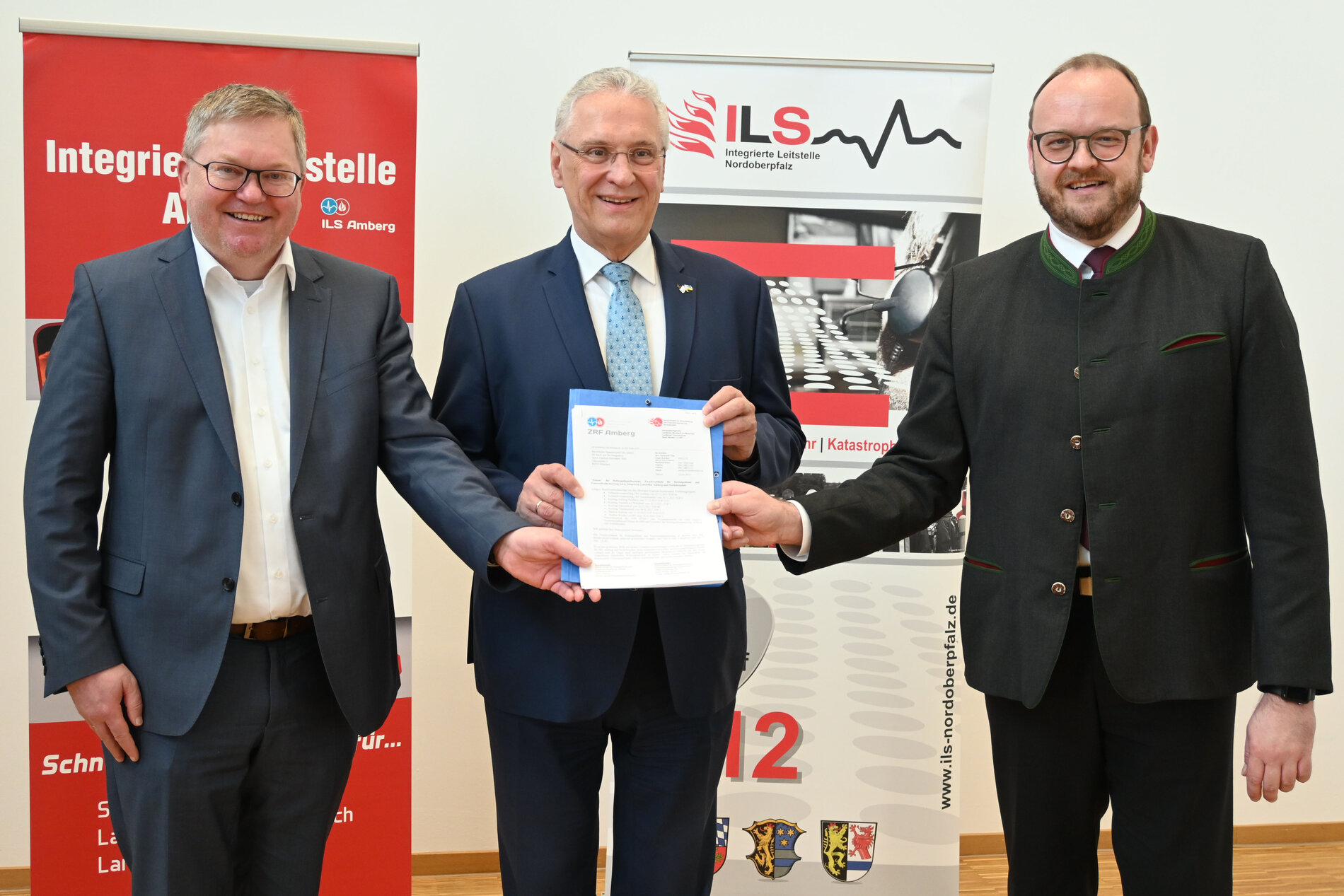 Antragsuebergabe_Herrmann_1.jpg